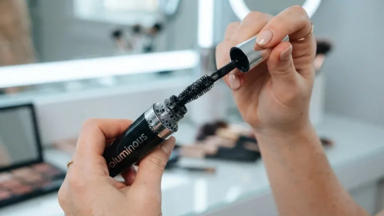 how to unclump mascara