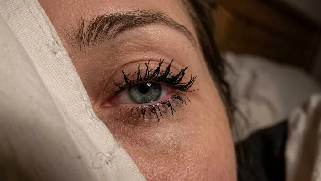 The Biological Impact of Dried Mascara on Eyelashes - is sleeping with mascara bad