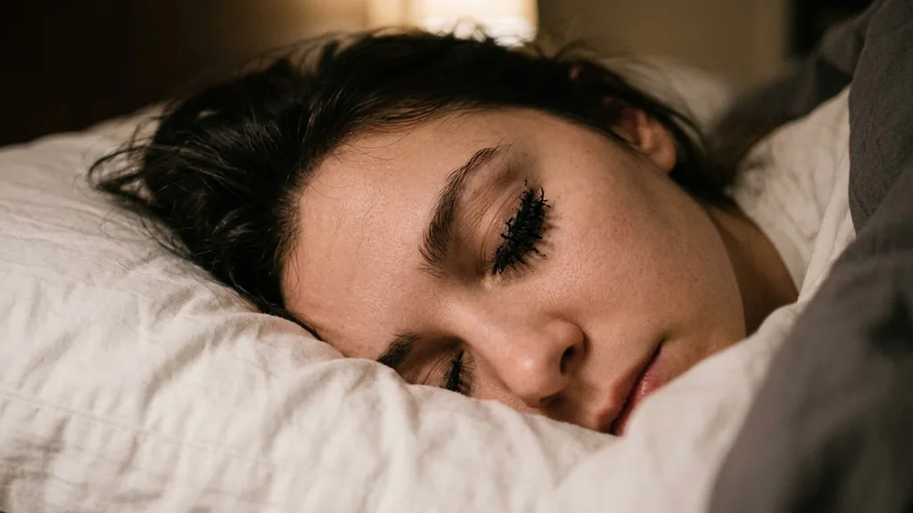 The Biological Impact of Sleeping in Eye Makeup - can i sleep with mascara on